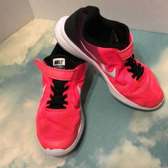 nike revolution 3 vs on cloud